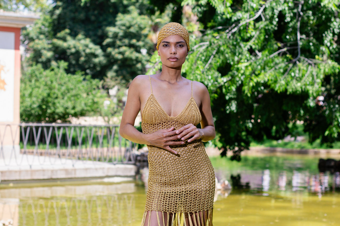 Vestido de crochet boho chic hecho a mano, dorado, ideal para verano. Compra en Nordestina.es