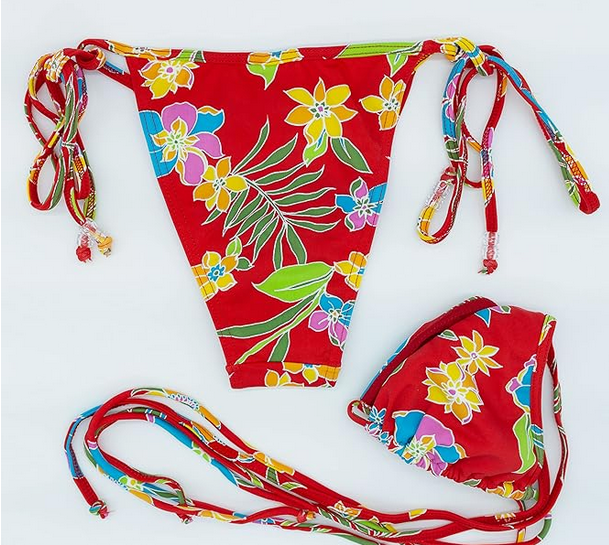 Bikini brasileño triángulo NORDESTINA con estampado vibrante y micro tanga. Hecho con 85% poliamida y 15% elastano, ideal para la playa y piscina.