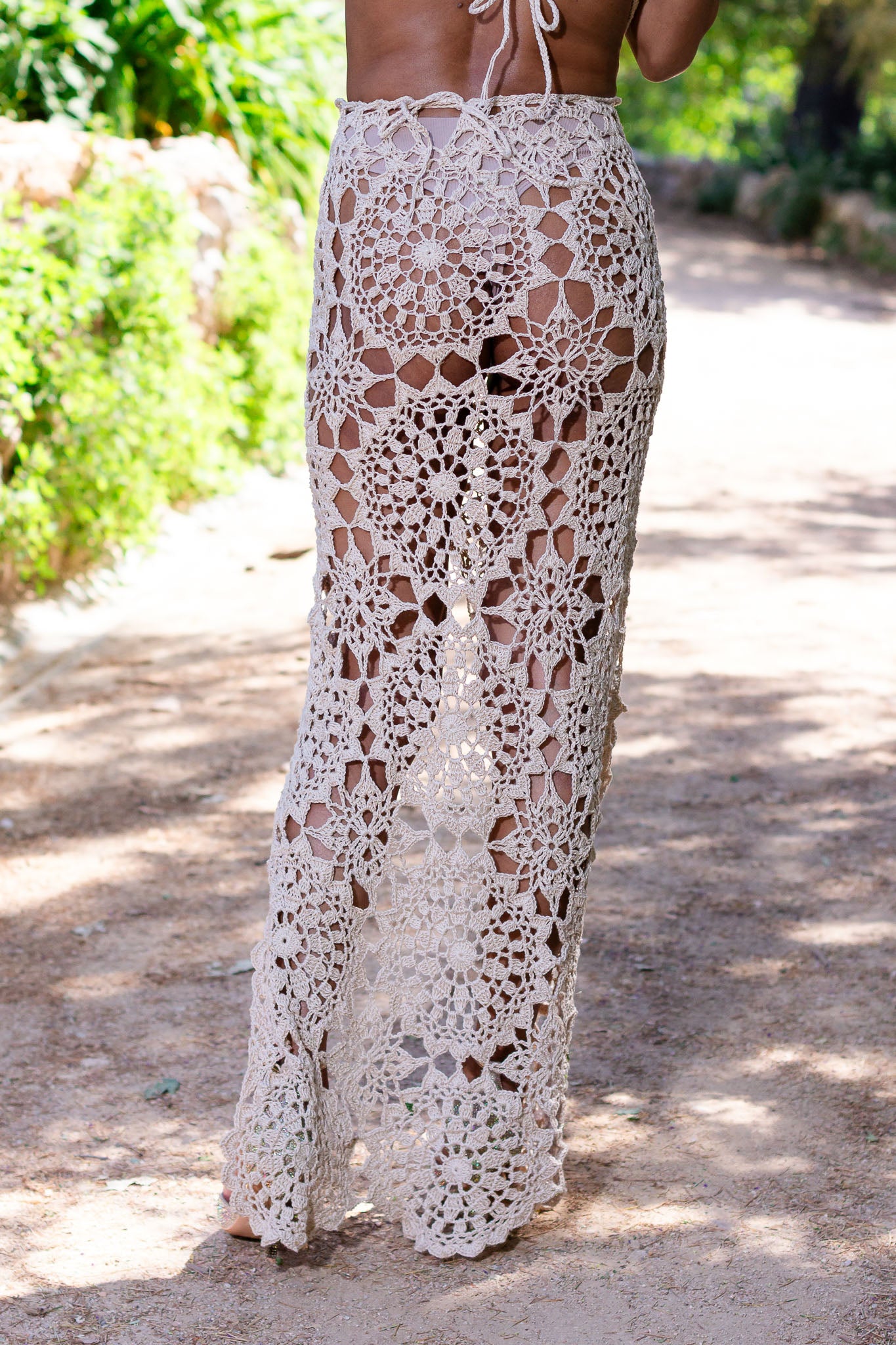 Conjunto Mandala en Crochet: Top Forrado y Falda Calada Hechos a Mano, Estilo Boho Chic, disponible en Nordestina.es
