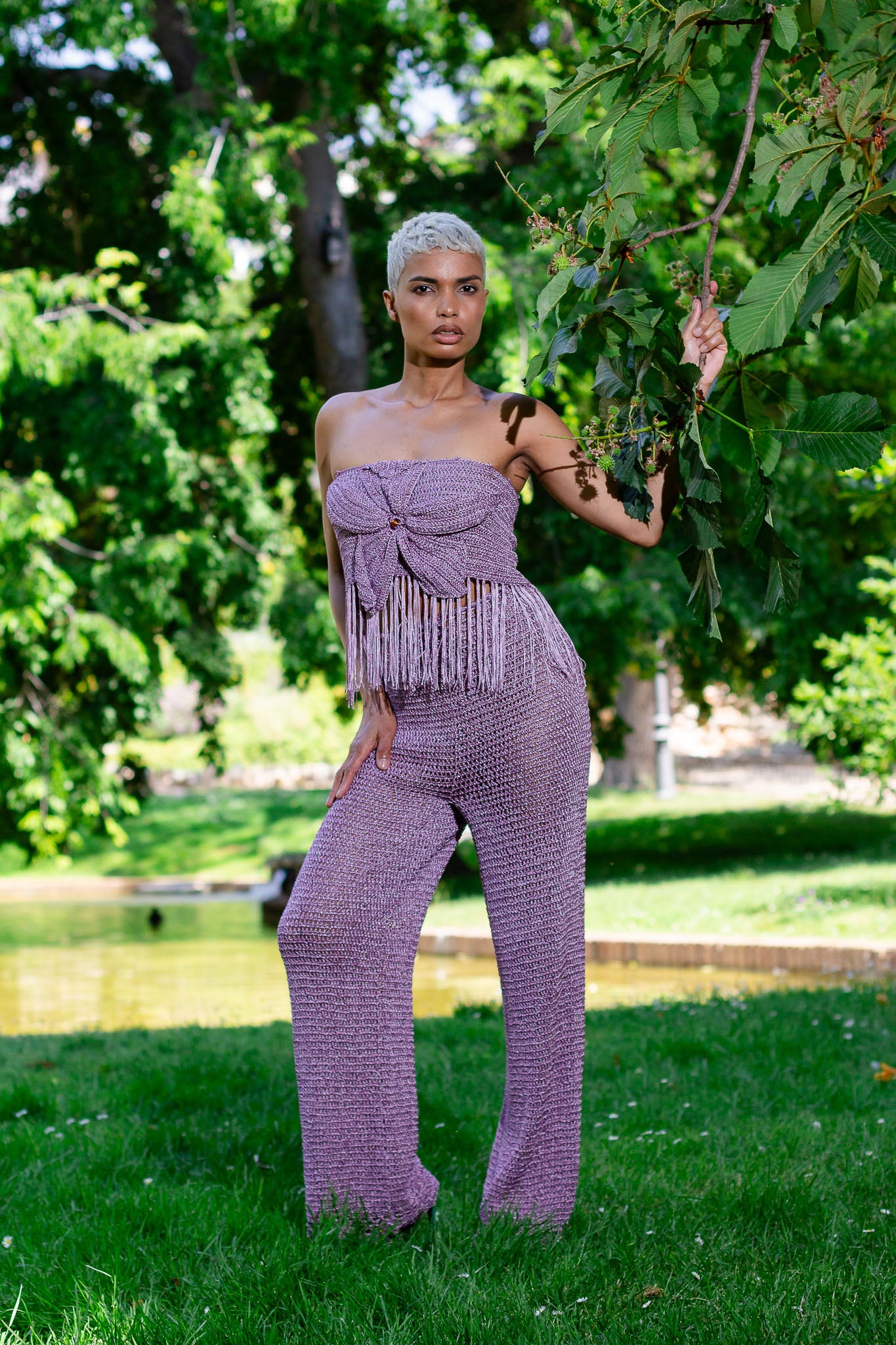 Conjunto Pantalón y Blusa de Crochet, Elegancia Artesanal Hecha a Mano. Estilo Boho Chic, disponible en Nordestina.es