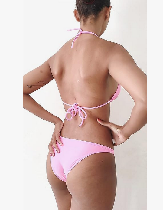 Bikini brasileño 2 piezas NORDESTINA con top triángulo y braguita de talle bajo, forrado y con ajuste personalizado. Hecho con 85% poliéster y 15% elastano, ideal para la playa.